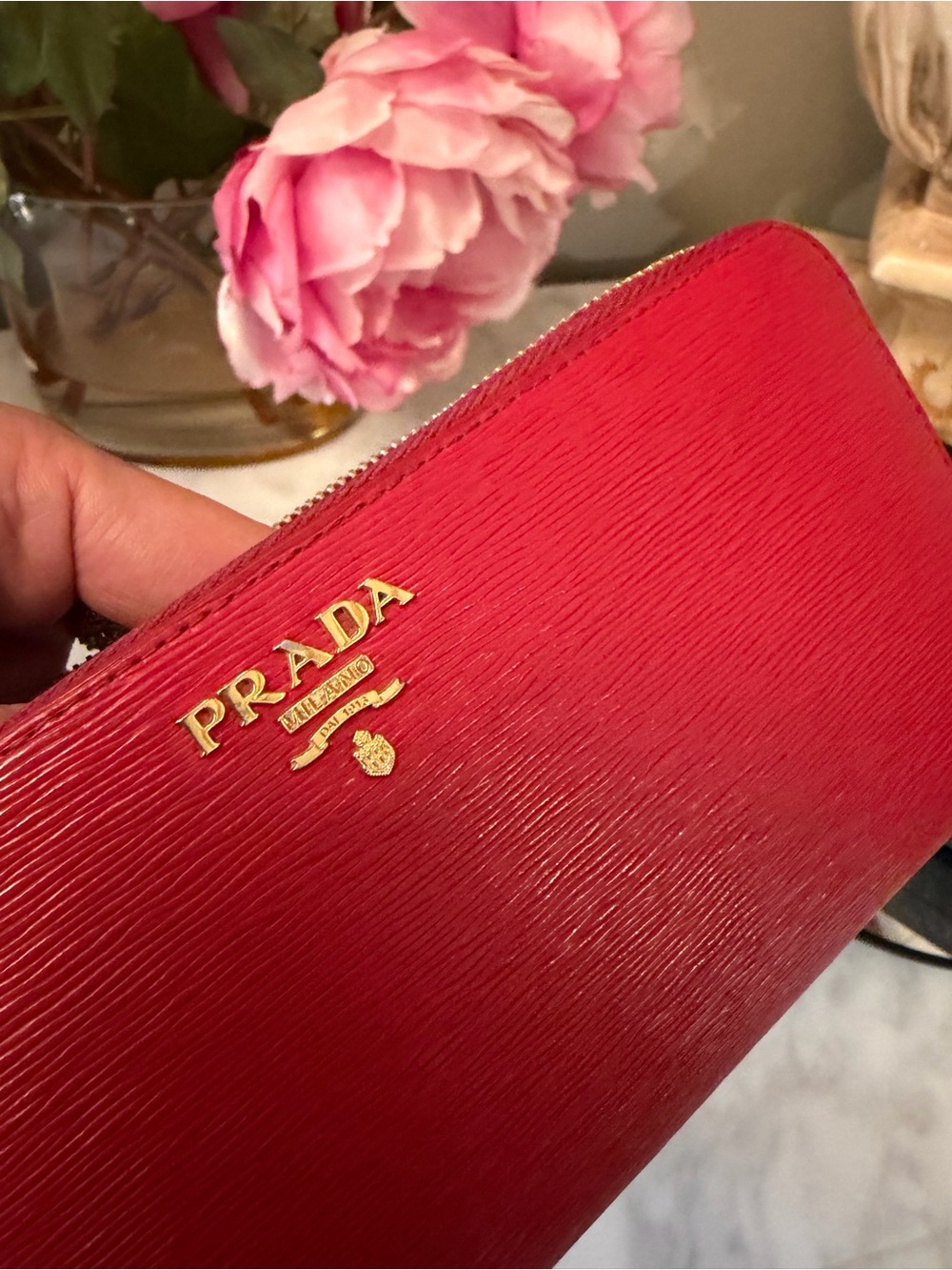 Prada Epi leather Red Textured Zip-Around Wallet with Gold Logo - Picture 4 of 17